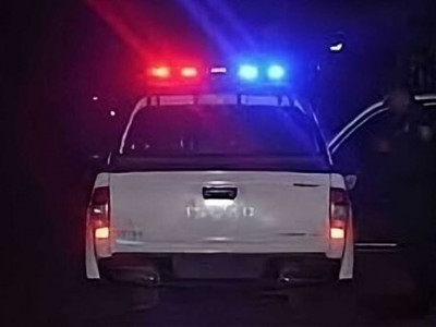 Dois homens e uma mulher são presos atirando para o alto 