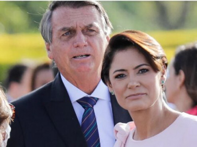 Michelle e Bolsonaro ficam em silêncio na PF