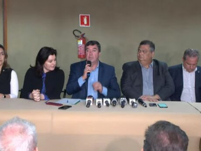 Ministros Flávio Dino e Simone Tebet entregam recursos e viaturas do governo Lula ao MS