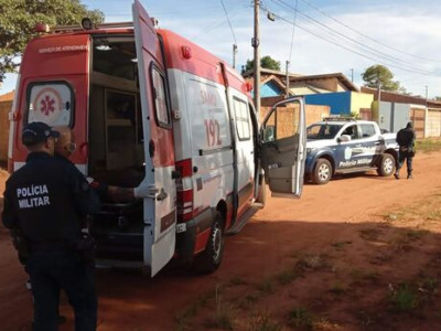 Mulher toma facada e marido sai correndo no Universitário