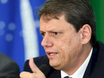 Tarcísio descarta disputar Presidência em 2026 e indica busca pela reeleição 