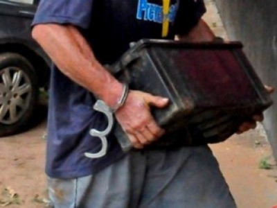 Câmera de Segurança Flagra Ladrão de Bateria em Sidrolândia