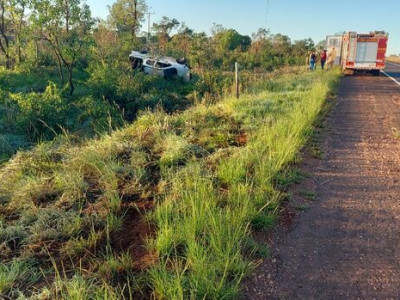 Caminhonete capota na BR-267 em Nova Andradina 
