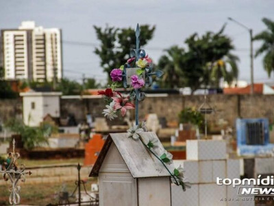 Família se despede de bebê que morreu durante parto em viatura 