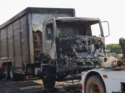 Fogo destrói cabine de caminhão carregado de cerveja na BR-163