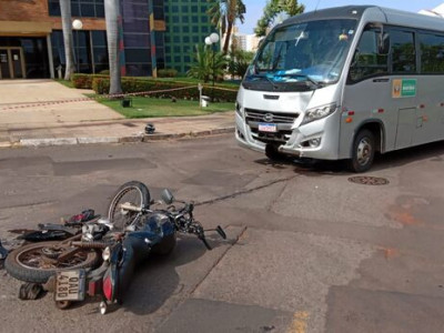 Morre motoentregador arrastado por ônibus no Monte Castelo