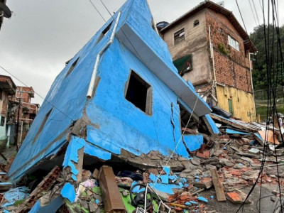 Prédio irregular desaba em Salvador sem deixar vítimas
