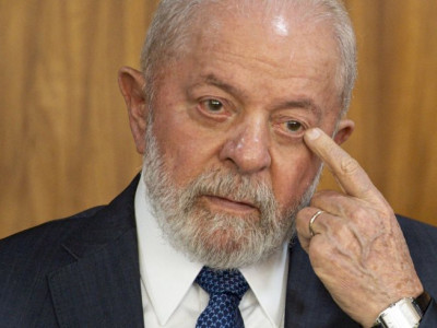 Lula conversa com emir do Catar sobre liberação de brasileiros em Gaza