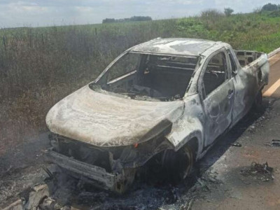 Funcionário furta e incendeia caminhonete ao descobrir demissão