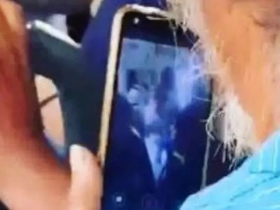 Homem é flagrado filmando nádegas de mulheres dentro de ônibus 