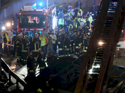 Ônibus com turistas cai de viaduto e mata 21 em Veneza