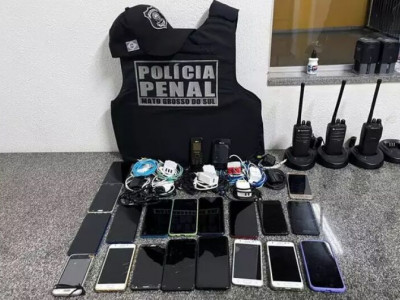 Polícia apreende 73 celulares durante operação em presídio 