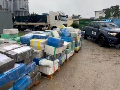 PRF apreende bitrem carregado com 25 toneladas de maconha que saiu de Caarapó