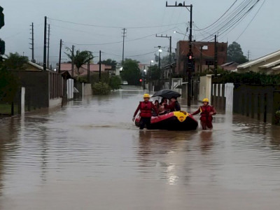 Santa Catarina tem 132 cidades atingidas por fortes chuvas