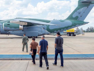 Terceiro avião trazendo brasileiros de Israel chega ao Brasil 