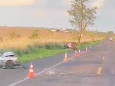 Batida frontal deixa três feridos na BR-163 em Camapuã