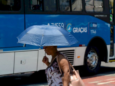 Forte calor eleva risco de desidratação para idosos