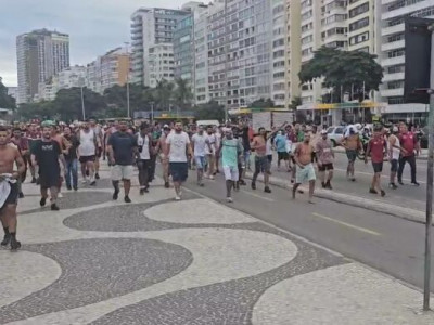 Homem se filma enquanto agride torcedor do Boca em Copacabana