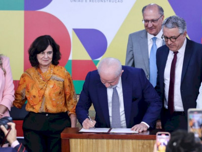 Lula sanciona lei que regulamenta a profissão de sanitarista