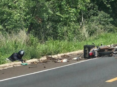 Pneus de moto estouram e deixam homem ferido na BR 262 