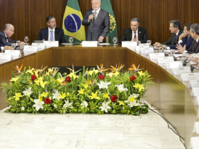 Brasil assume G20 com foco em fome, clima e governança global