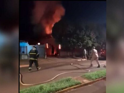 Incêndio destrói casa em Rio Brilhante