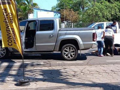Motorista atinge mulher ao dar ré em caminhonete em Corumbá