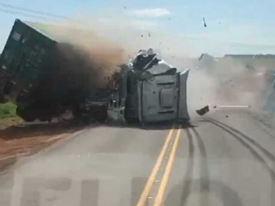 Motorista grava acidente entre caminhões na BR-376 no Paraná