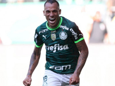 Palmeiras vence e coloca mão na taça do Campeonato Brasileiro