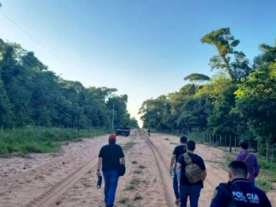 Grupo terrorista reaparece e queima trator em fazenda