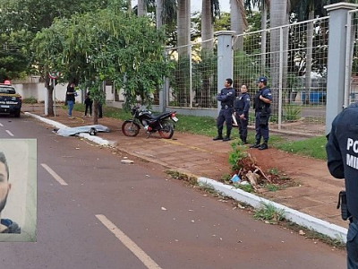 Jovem morre após bater moto em árvore em Dourados