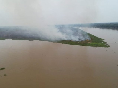 Com reforço de aeronaves e bombeiros, Governo amplia atuação para controlar incêndio no Pantanal em MS