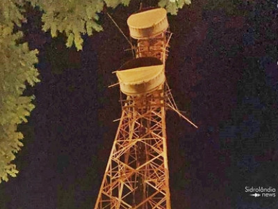 Corpo de Bombeiros age rapidamente em tentativa de suicídio de jovem em cima de torre