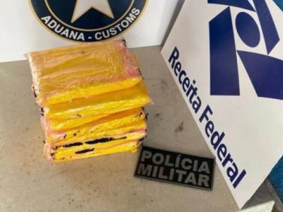 Homem é detido com vários tabletes de cocaína em táxi