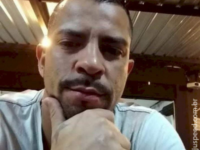 Jovem é assassinado a facadas enquanto cortava grama