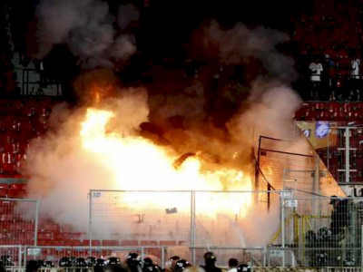 Supercopa do Chile é suspensa por violência e fogo no estádio