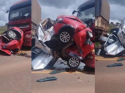  Três morrem após carros serem prensados por carretas na BR-163