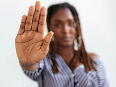 A cada 24 horas, ao menos oito mulheres são vítimas de violência