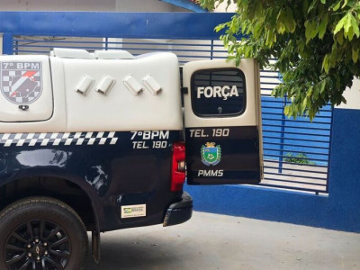 Flagrado com porções de cocaína, jovem é preso em conveniência