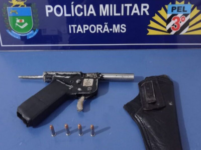 Indivíduo armado é detido após ameaçar vizinhos
