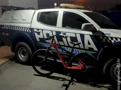 Homem com mandado de prisão furta bicicleta e acaba preso pela PM