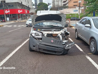 Acidente em cruzamento deixa mulher ferida na área central de Campo Grande