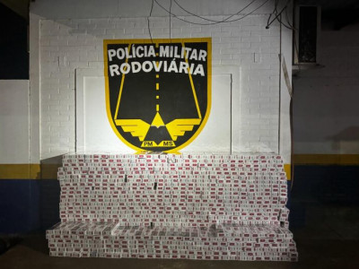 Contrabandista é preso com veículo abarrotado de cigarros