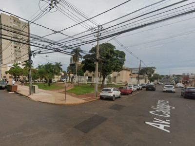 Homem é esfaqueado na Av Calógeras