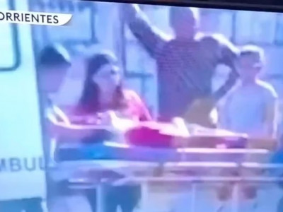 Jogador de 23 anos morre após se chocar com muro em partida