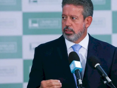 Lira anuncia grupo para propor nova versão do PL das Fake News