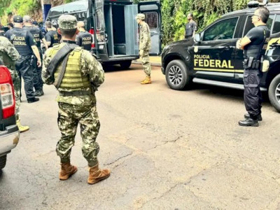 Paraguai entrega 25 presos brasileiros à Polícia Federal
