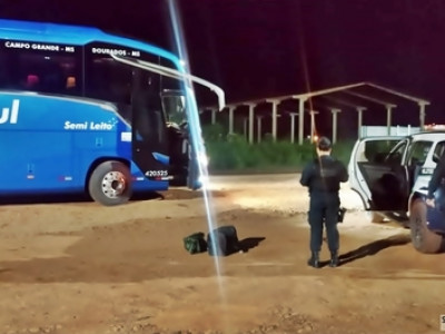 Polícia Militar apreende mais de 9 quilos de Skunk em abordagem a ônibus da Cruzeiro do Sul