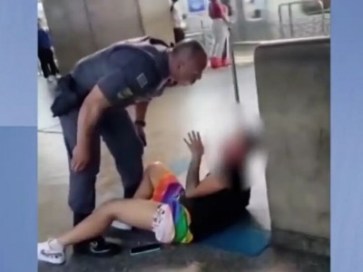Policial agride mulher em estação de metrô em São Paulo