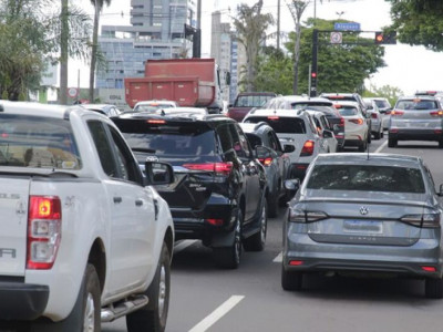 Veículos com placa final 1 e 2 devem se regularizar em abril